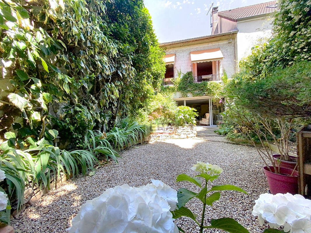 Maison à SURESNES