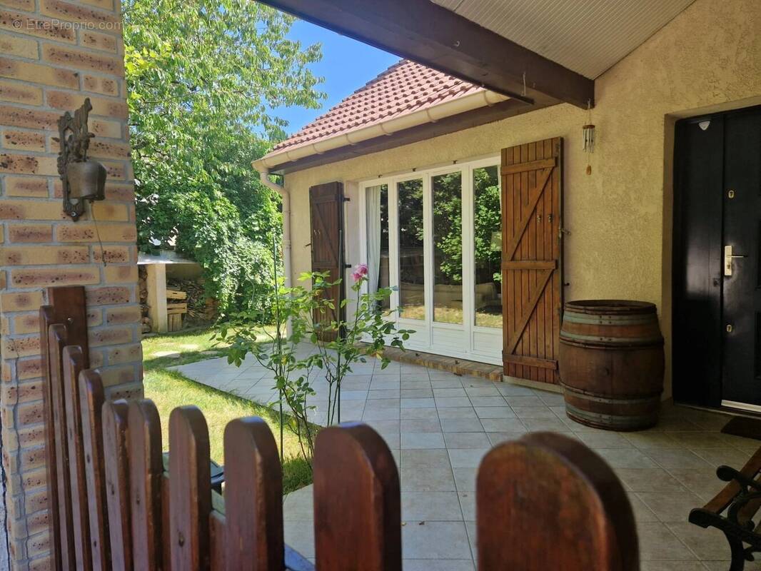 Maison à VOISINS-LE-BRETONNEUX