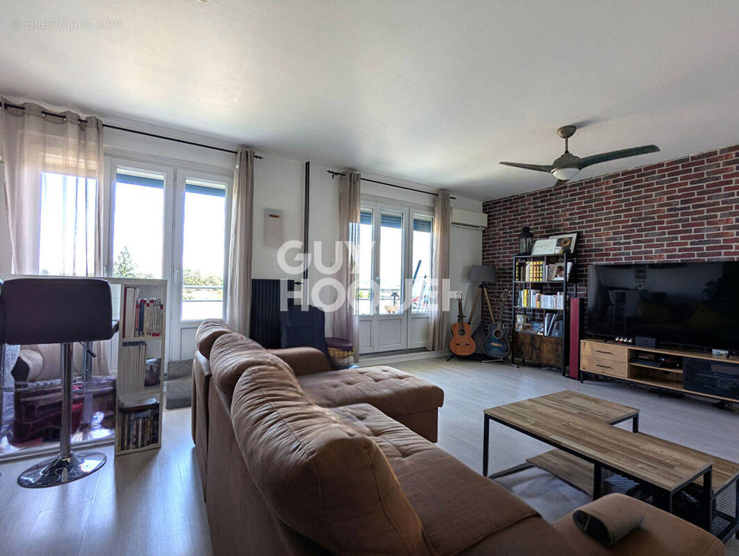 Appartement à DECINES-CHARPIEU
