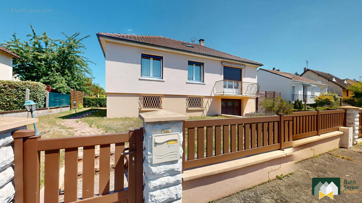 Maison à LEVES