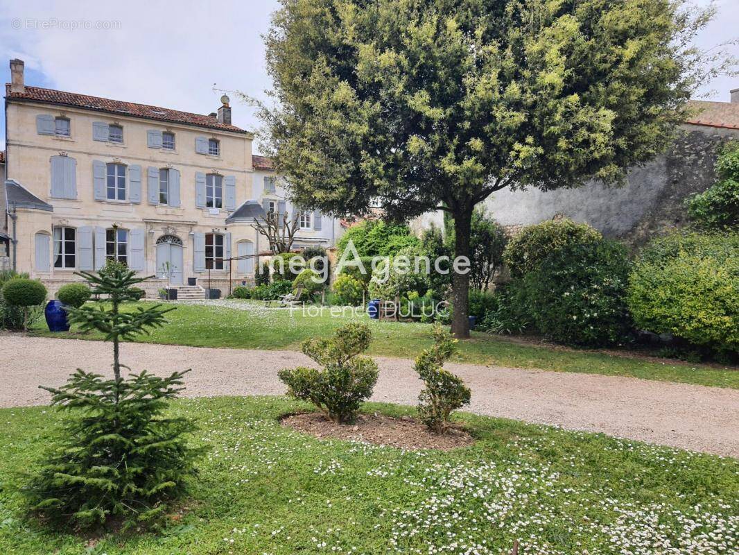 Maison à SAINT-JEAN-D&#039;ANGELY
