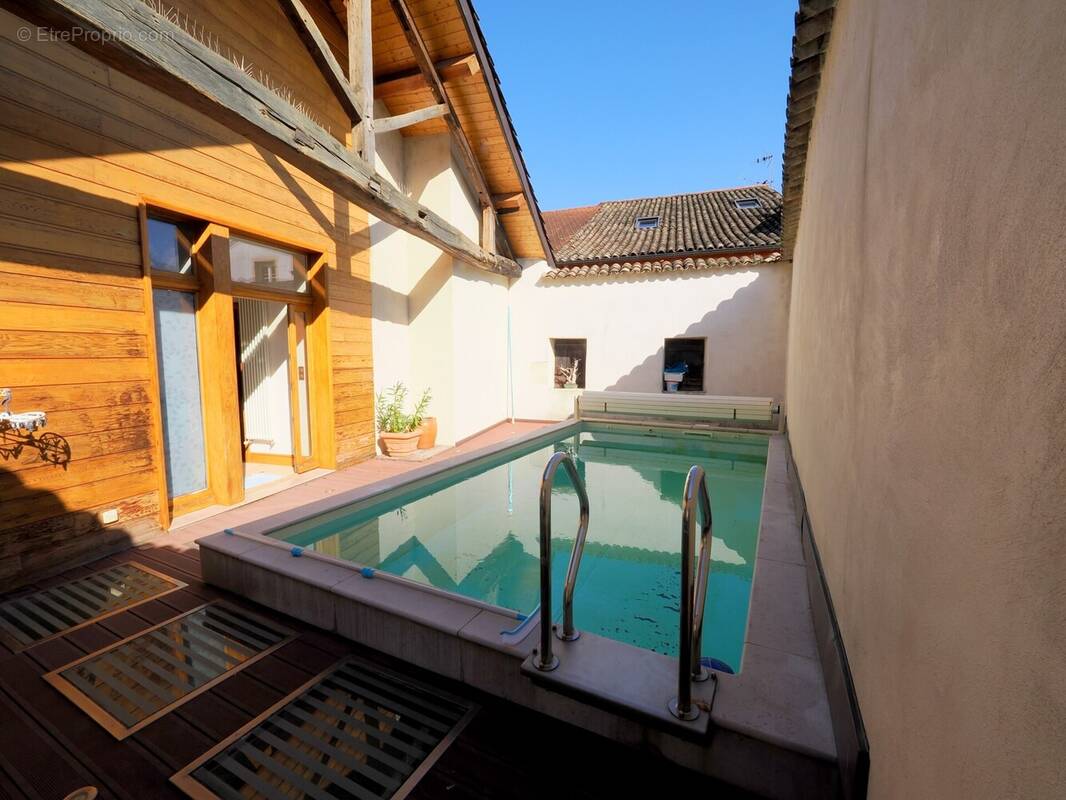 Piscine - Maison à TOURNUS