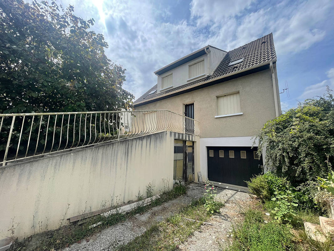 Maison à CERNY