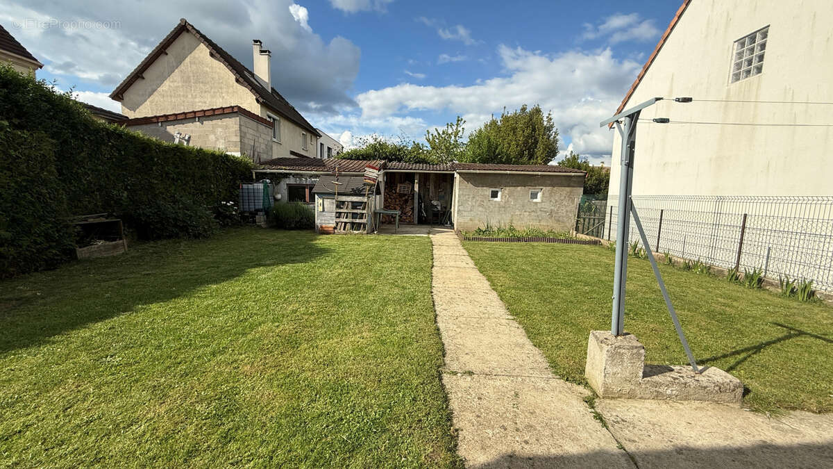 Maison à LES CLAYES-SOUS-BOIS