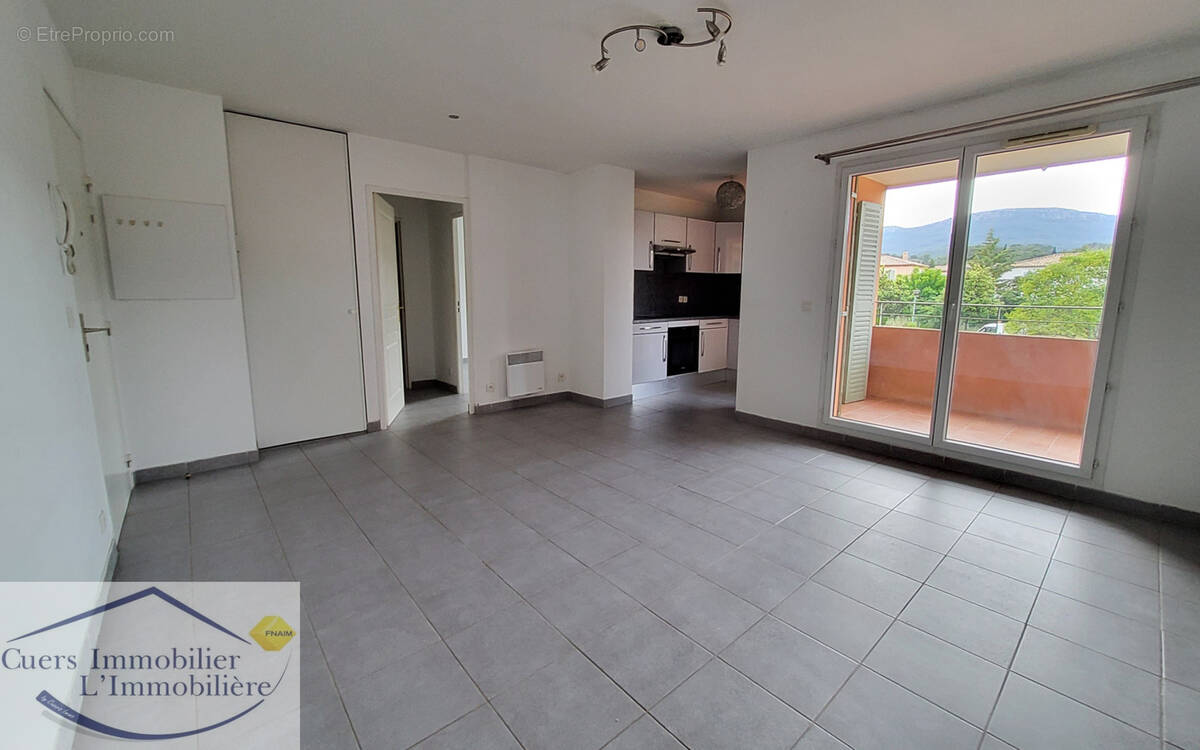 Appartement à CUERS