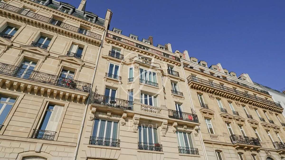 Appartement à PARIS-8E