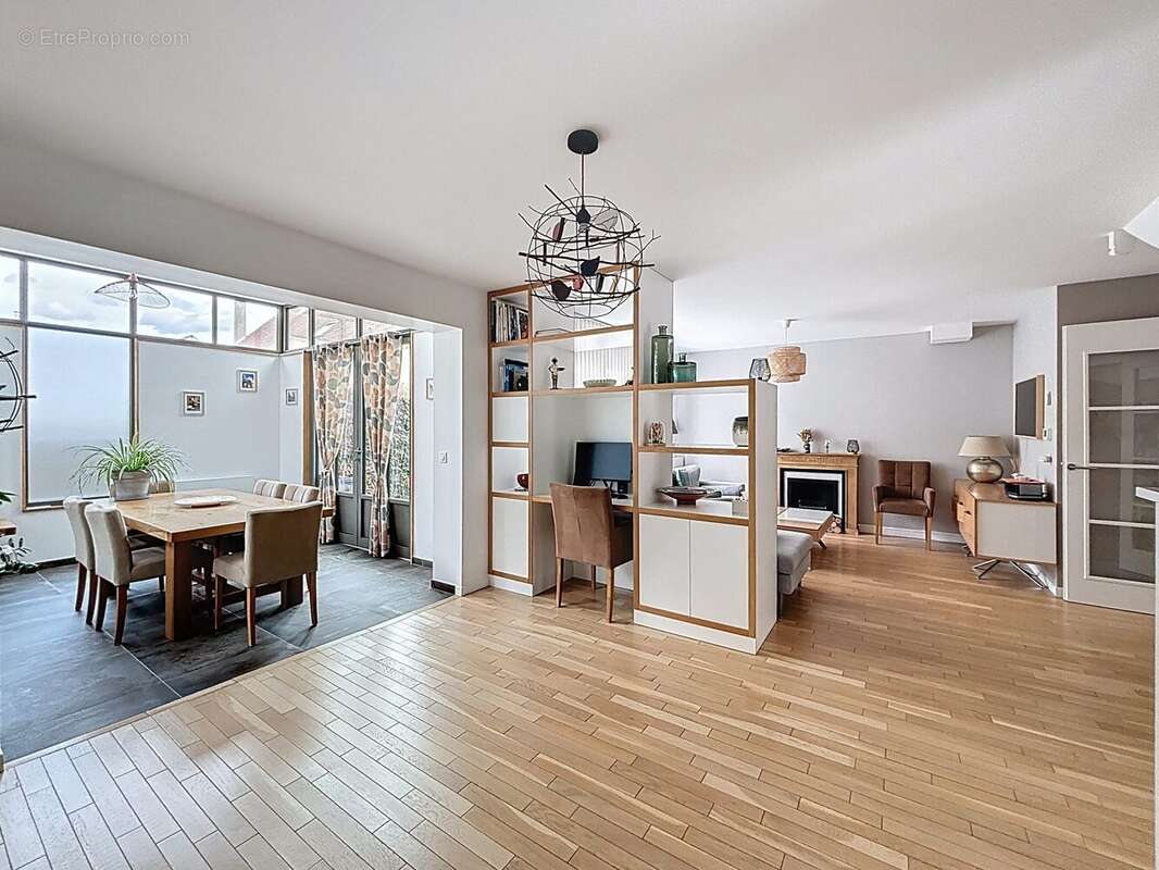 Vue sur salle à manger - Maison à LES LOGES-EN-JOSAS