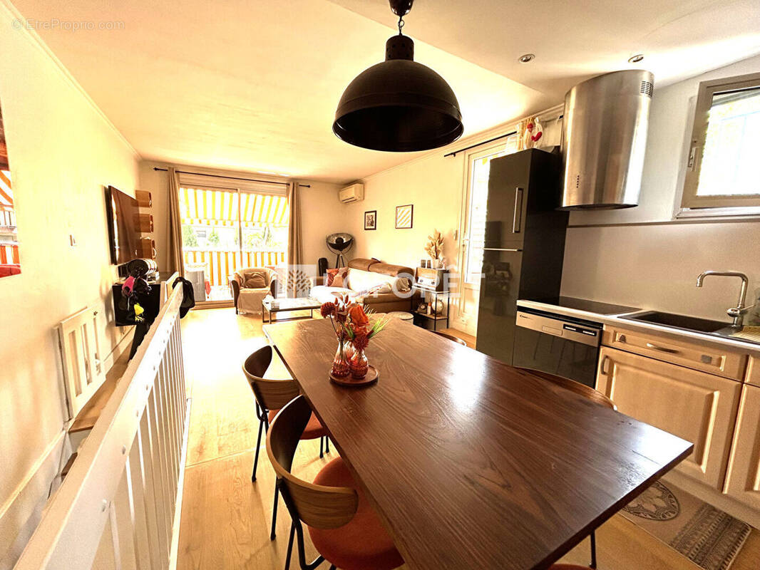 Appartement à SAINT-LAURENT-DU-VAR