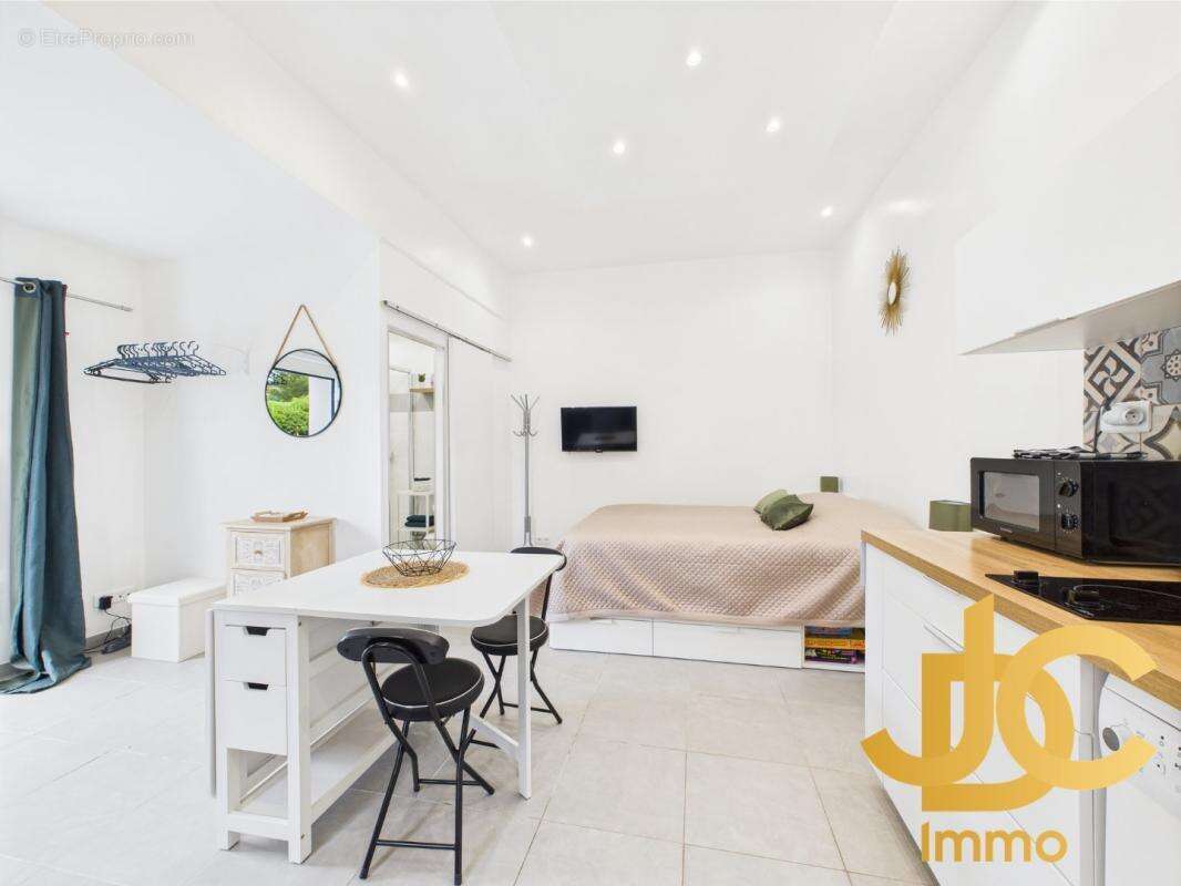Appartement à ROQUEBRUNE-SUR-ARGENS