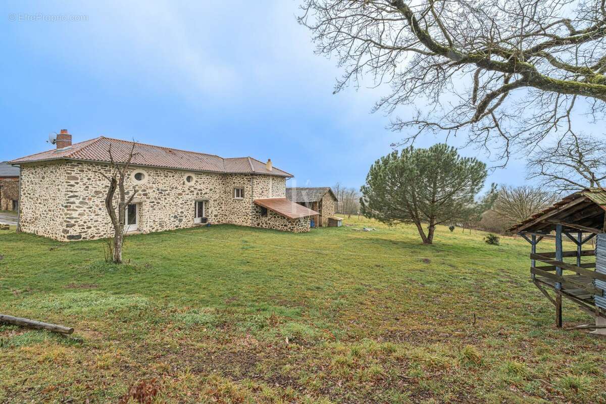 Maison à MEILHAC