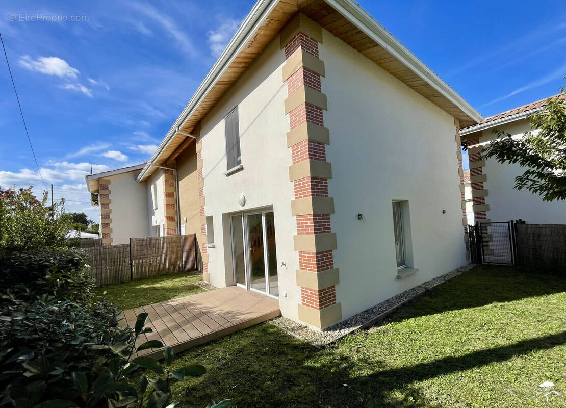 Maison à VILLENAVE-D&#039;ORNON