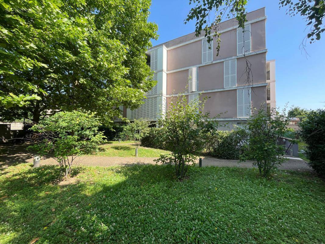 Appartement à MEYZIEU