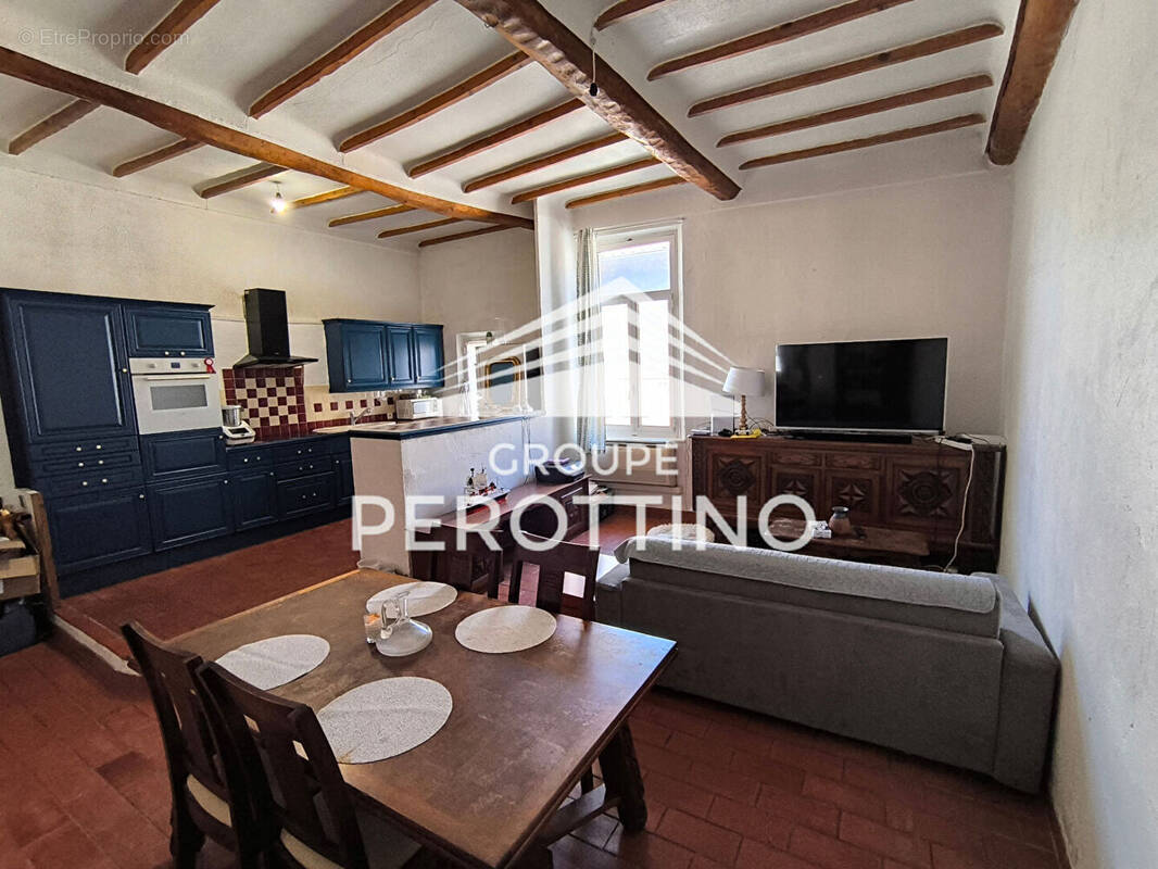 Appartement à ROQUEVAIRE