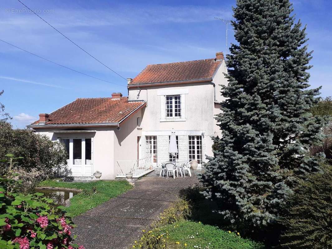   - Maison à THOUARS