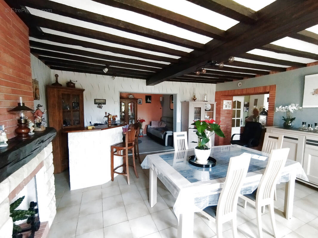 Maison à MONDREPUIS