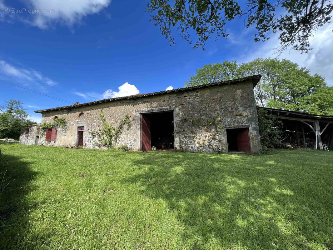 Maison à CONFOLENS