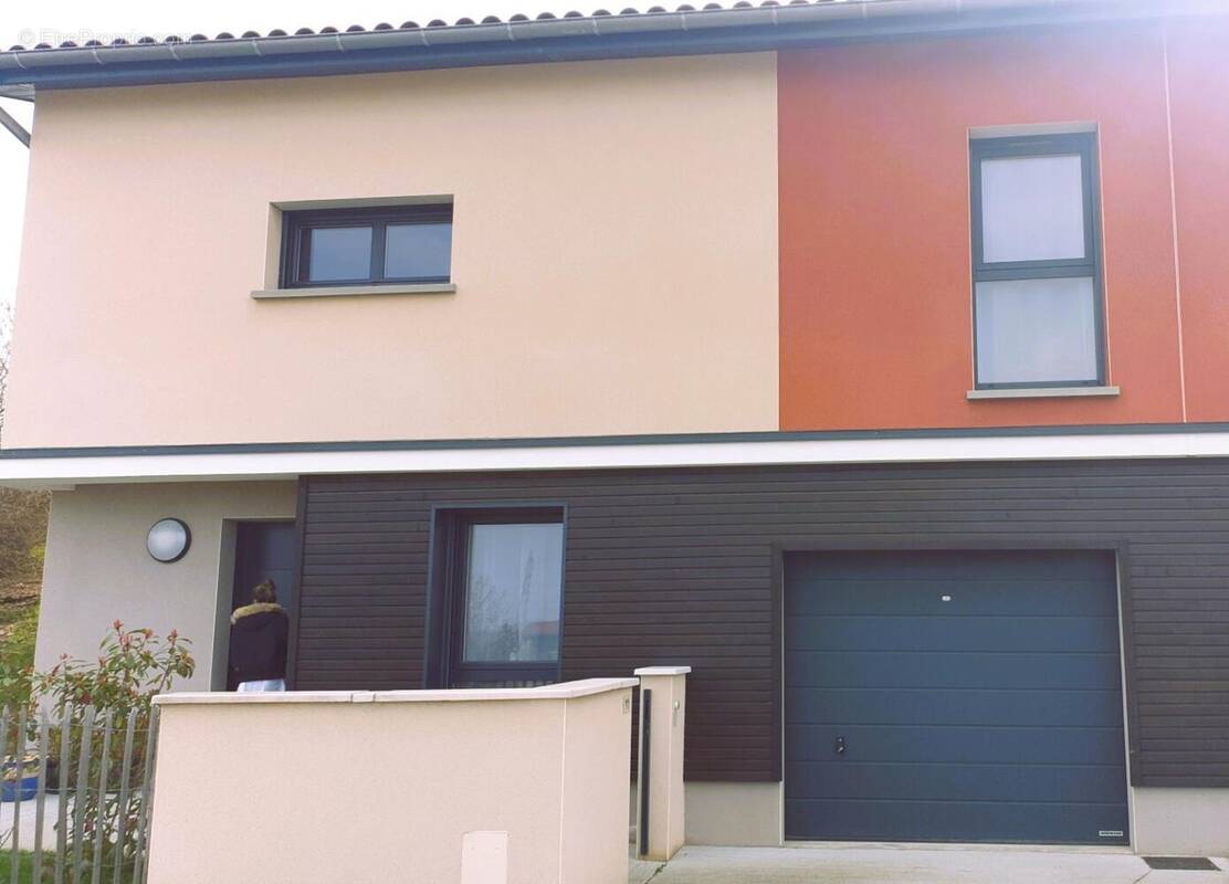Photo 1 - Maison à LA TOUR-DE-SALVAGNY