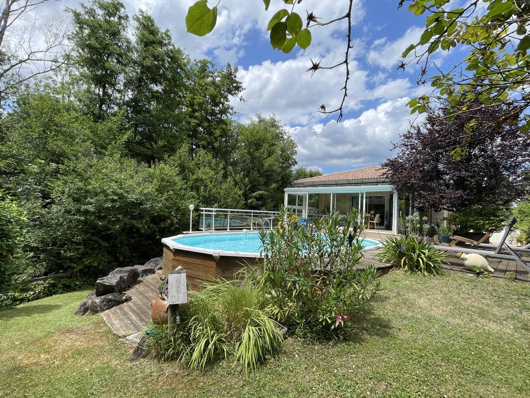 Maison à LA TOUR-DE-SALVAGNY