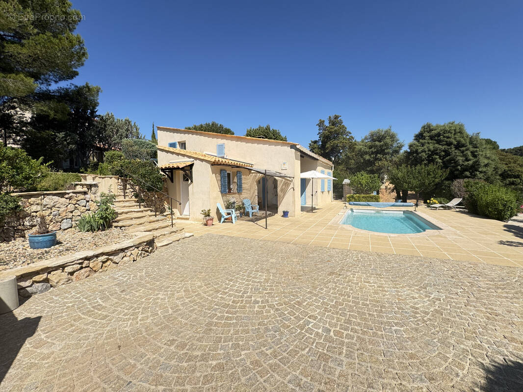 Maison à AUPS