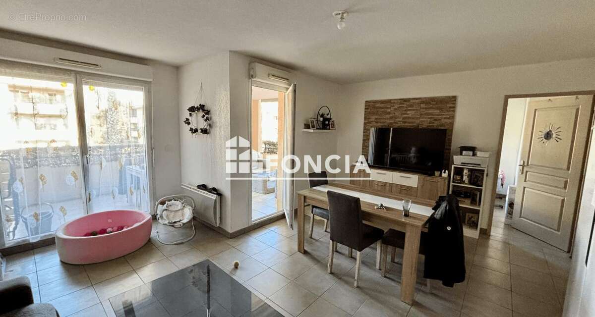 Appartement à ROQUEBRUNE-SUR-ARGENS