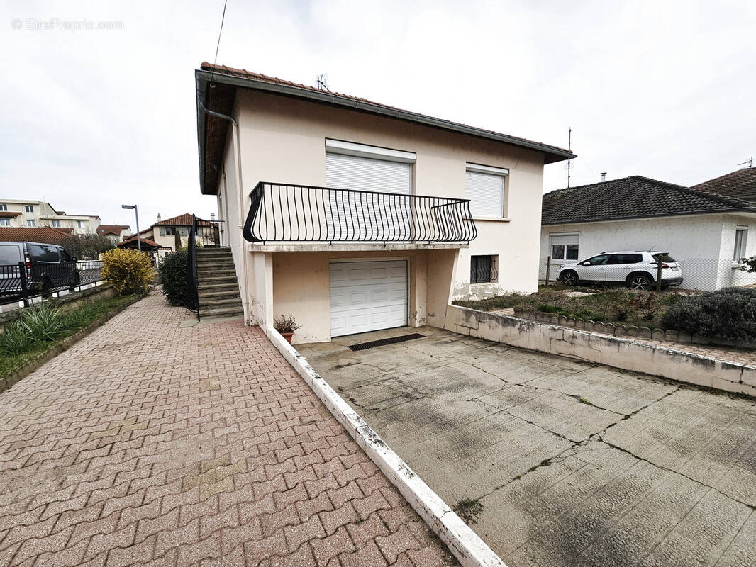 Maison à LE COTEAU
