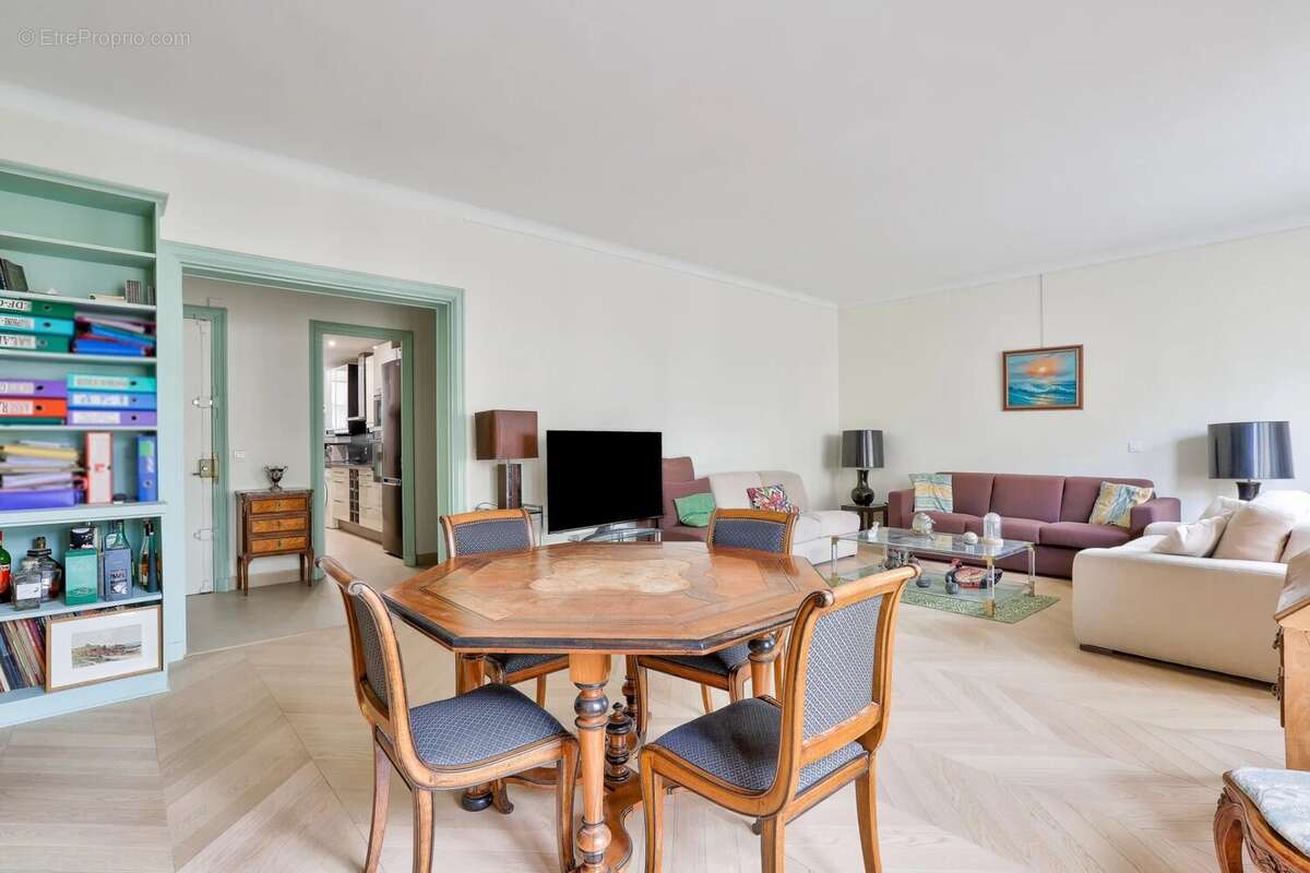 Appartement à PARIS-8E