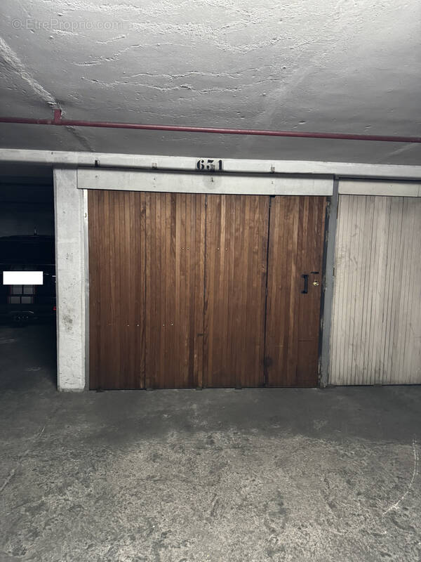Parking à PARIS-16E