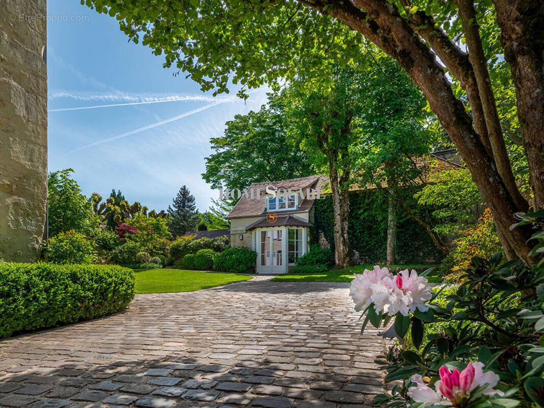 Maison à FLEURINES