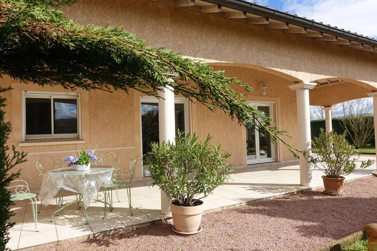 Maison à CRECHES-SUR-SAONE