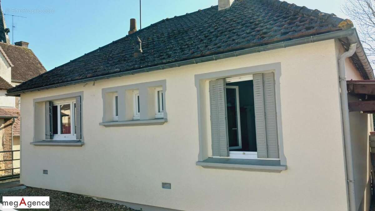 Maison à LA MADELEINE-BOUVET