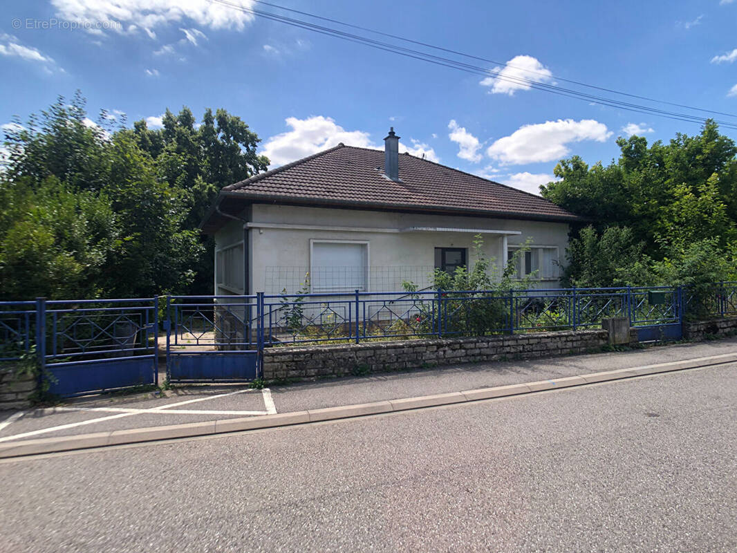 Maison à NEUFCHATEAU