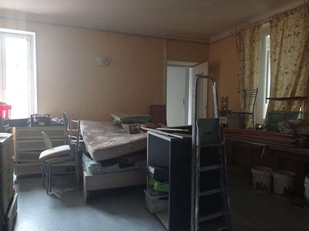 Appartement à BAGNOLS-SUR-CEZE
