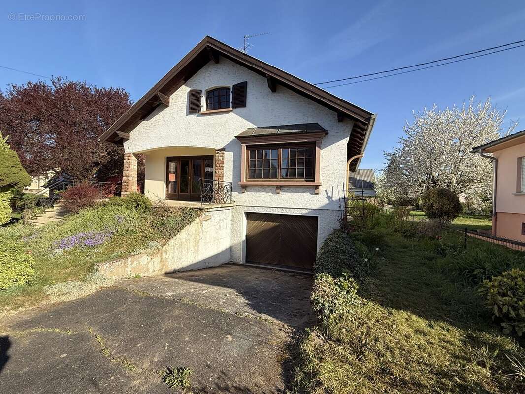 Vue avant avec accés Garage/Allée - Maison à SOUFFELWEYERSHEIM