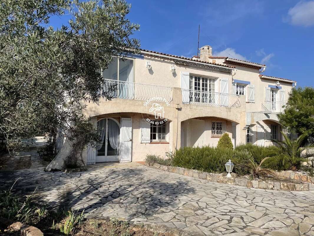 Maison à ROQUEBRUNE-SUR-ARGENS
