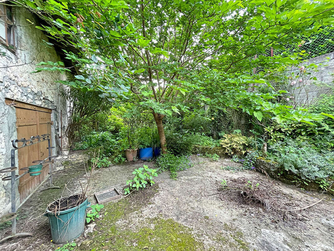 Maison à GENSAC