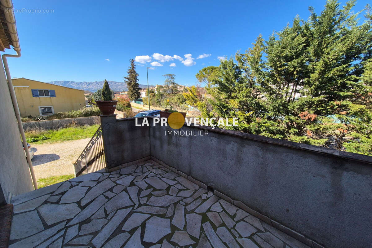 Appartement à POURRIERES