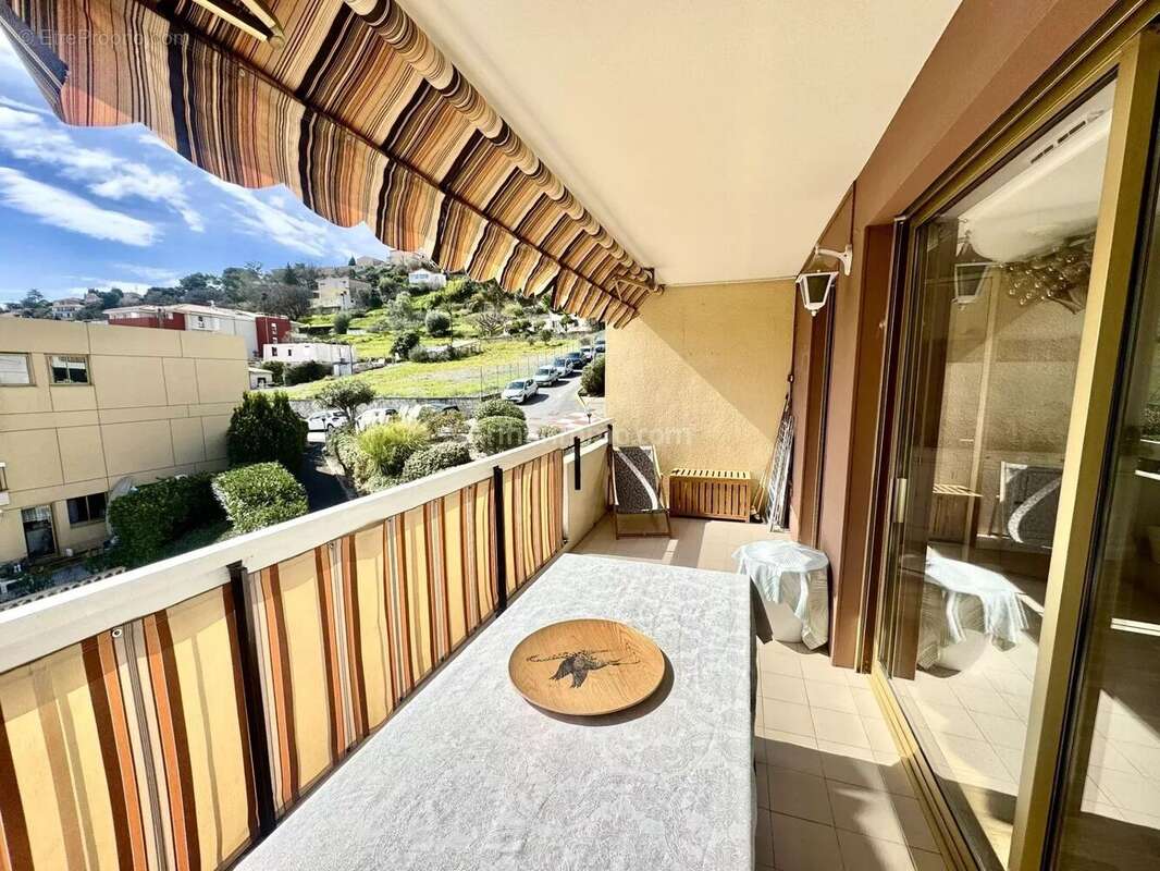 Appartement à SAINT-LAURENT-DU-VAR