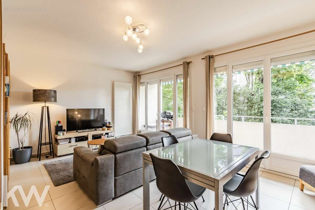 Appartement à SAINT-GENIS-LAVAL