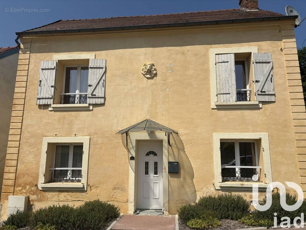 Photo 1 - Maison à MONTREUIL-AUX-LIONS