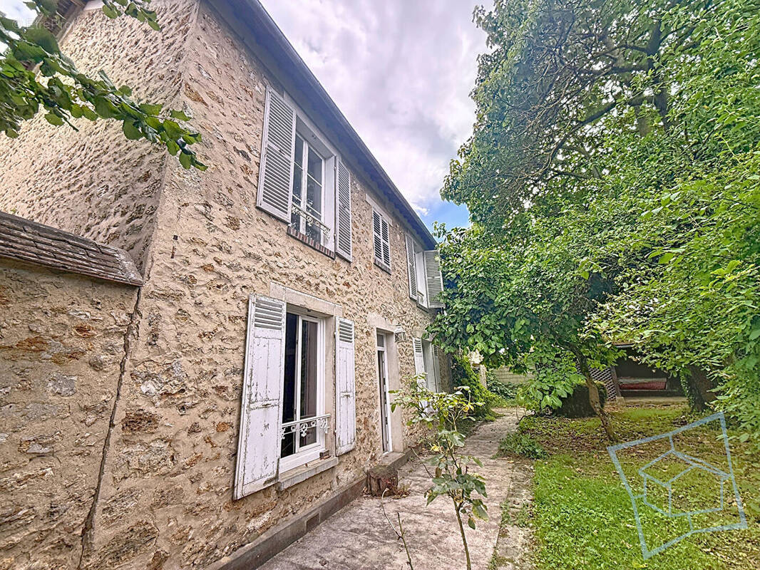 Maison à SAINT-REMY-LES-CHEVREUSE