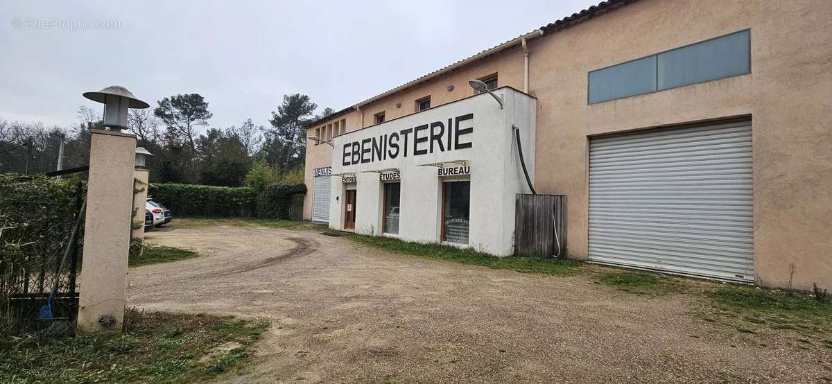 Commerce à TOURRETTES