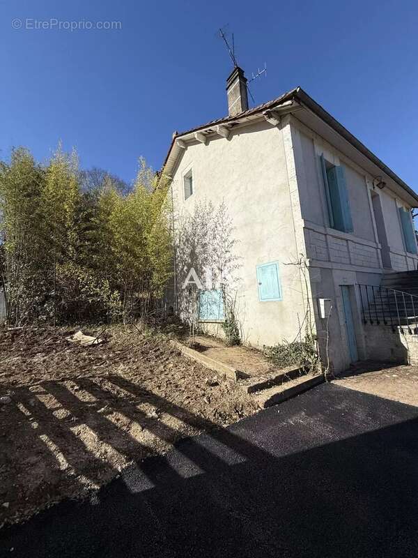 Maison à MAGNAC-SUR-TOUVRE