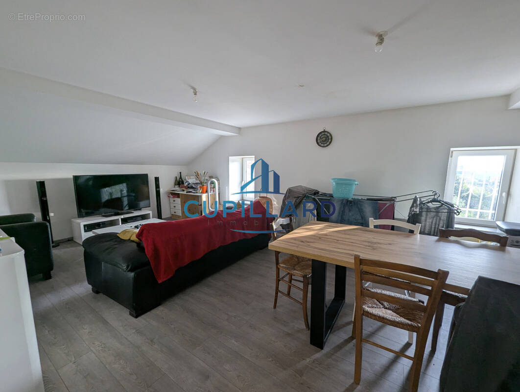 Appartement à RENAISON