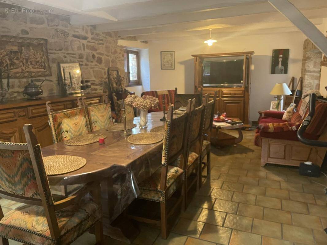 Maison à SAINT-BEAUZELY