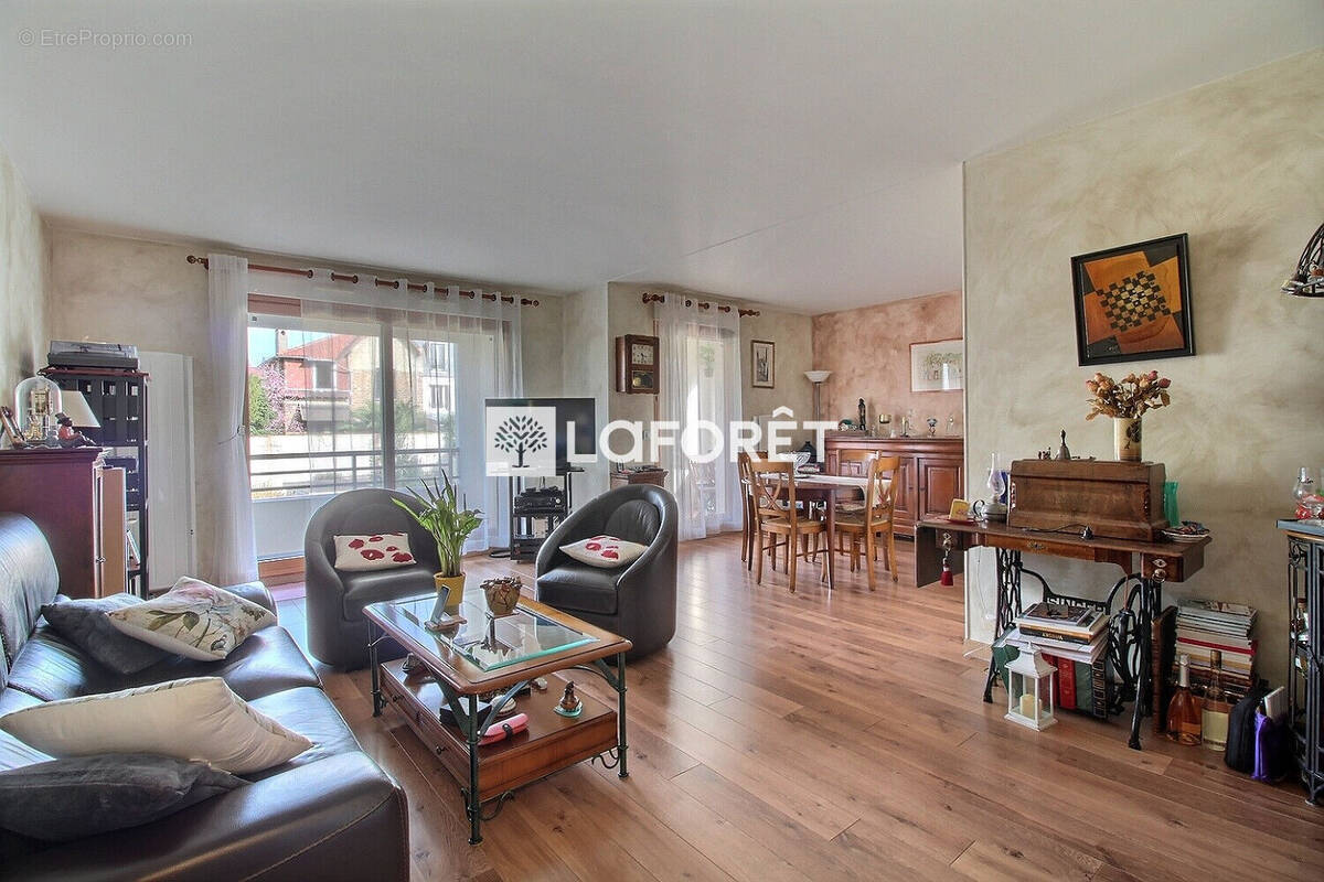 Appartement à LA GARENNE-COLOMBES