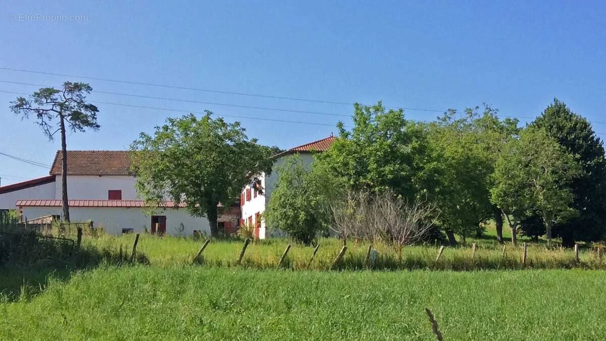 Maison à LOHITZUN-OYHERCQ