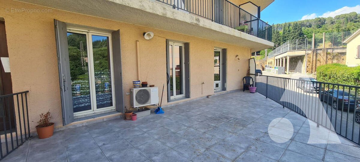 Appartement à SALERNES