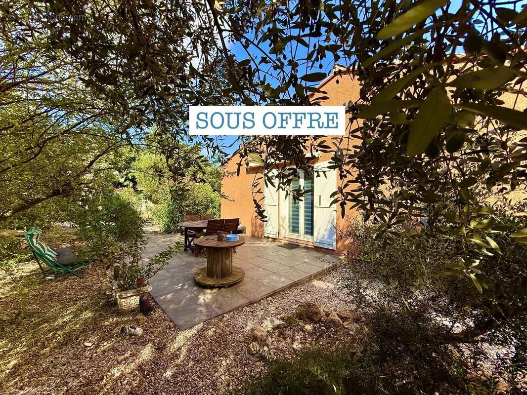Maison à CAVES