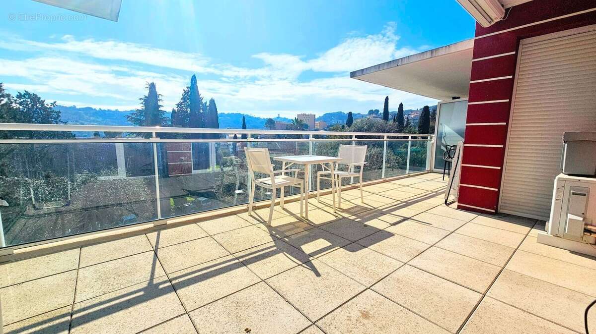 Appartement à VALLAURIS