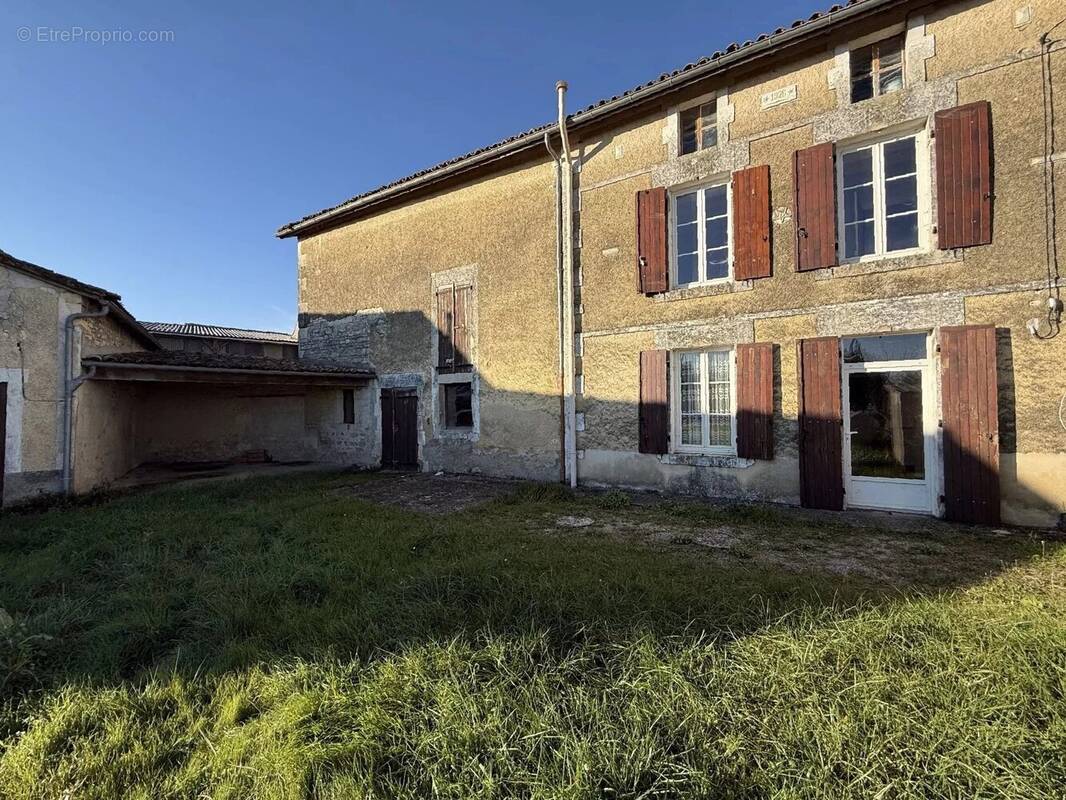 Maison à SOUVIGNE
